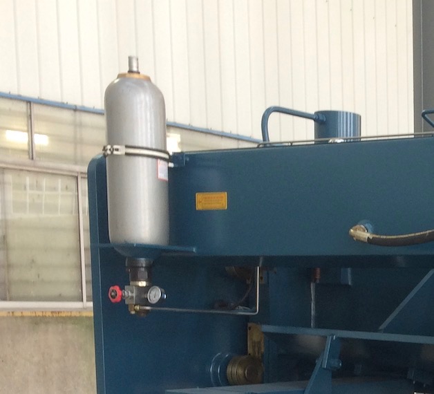 accumulator-shearing machine Máquina de cisalhamento de acumulador