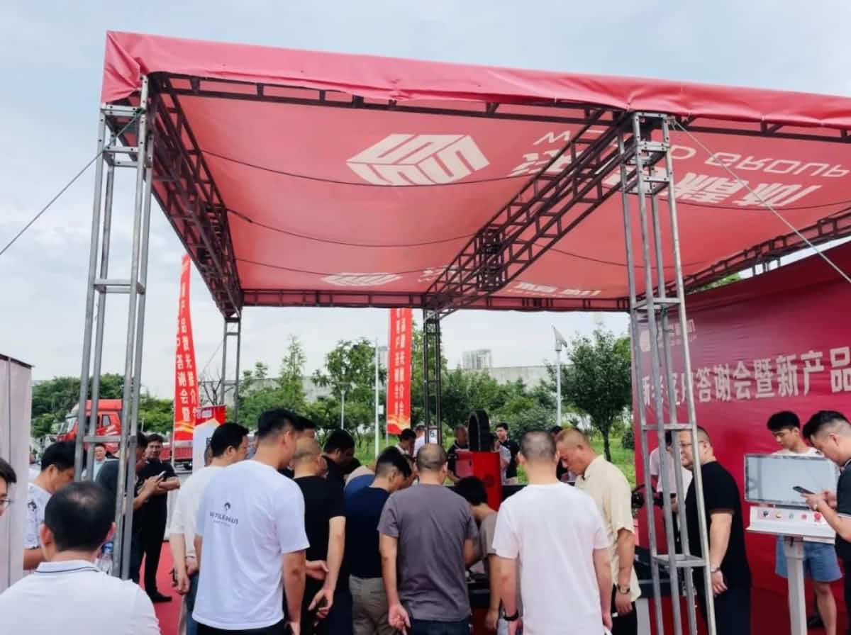 M&aacute;quina de corte a laser mostra-se-2