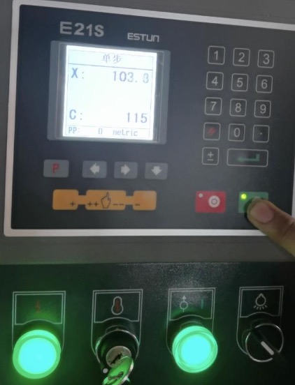 M&aacute;quinas de cisalhamento do sistema E21 NC