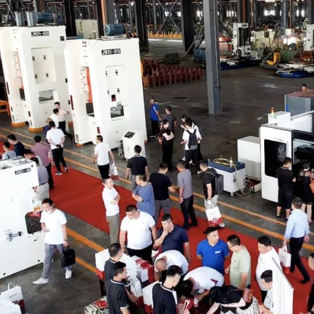 Máquina de imprensa mundial mostra em Shenyang Plant